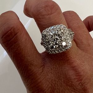 Woman’s 3.00 CT diamond ring/engagement ring This ring is heavy and shines